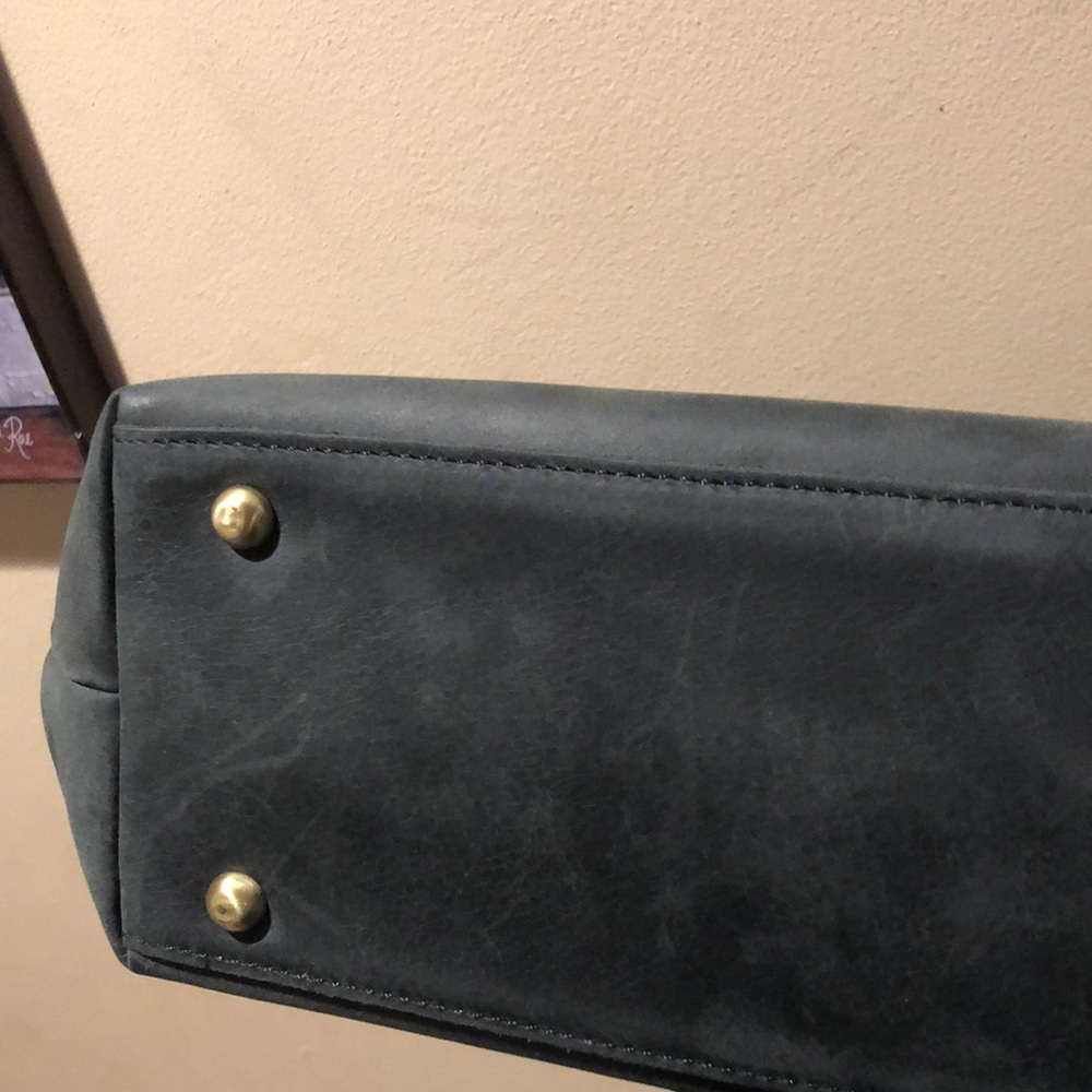 Chic Black Leather Shoulder Bag - Picture 7 of 16